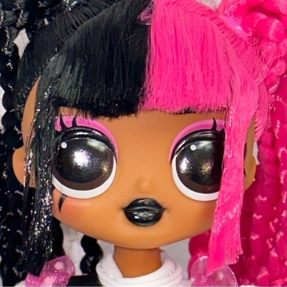 L.O.L. Surprise! LOL Surprise OMG Rock Metal Chick Remix Fashion Punk Doll - Picture 2 of 13